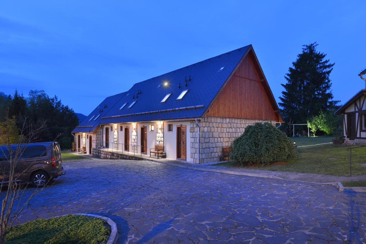Отель Rezidence Pihel Нови-Бор Экстерьер фото